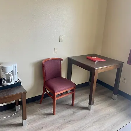 Econo Lodge Inn & Suites Corning Room photo