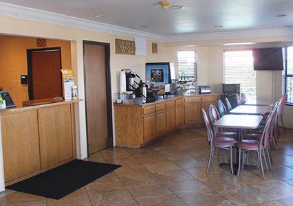 Econo & Hotel